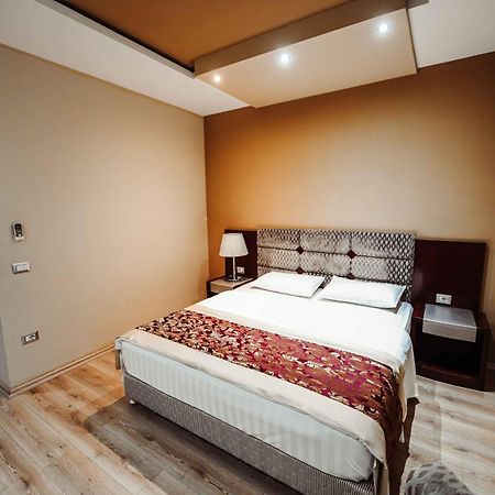 Hotel Arifi Shkodër エクステリア 写真
