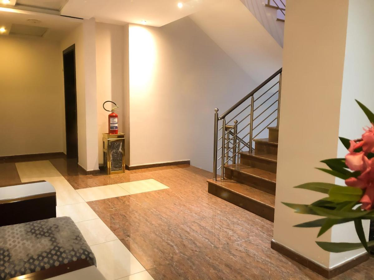Hotel Arifi Shkodër エクステリア 写真