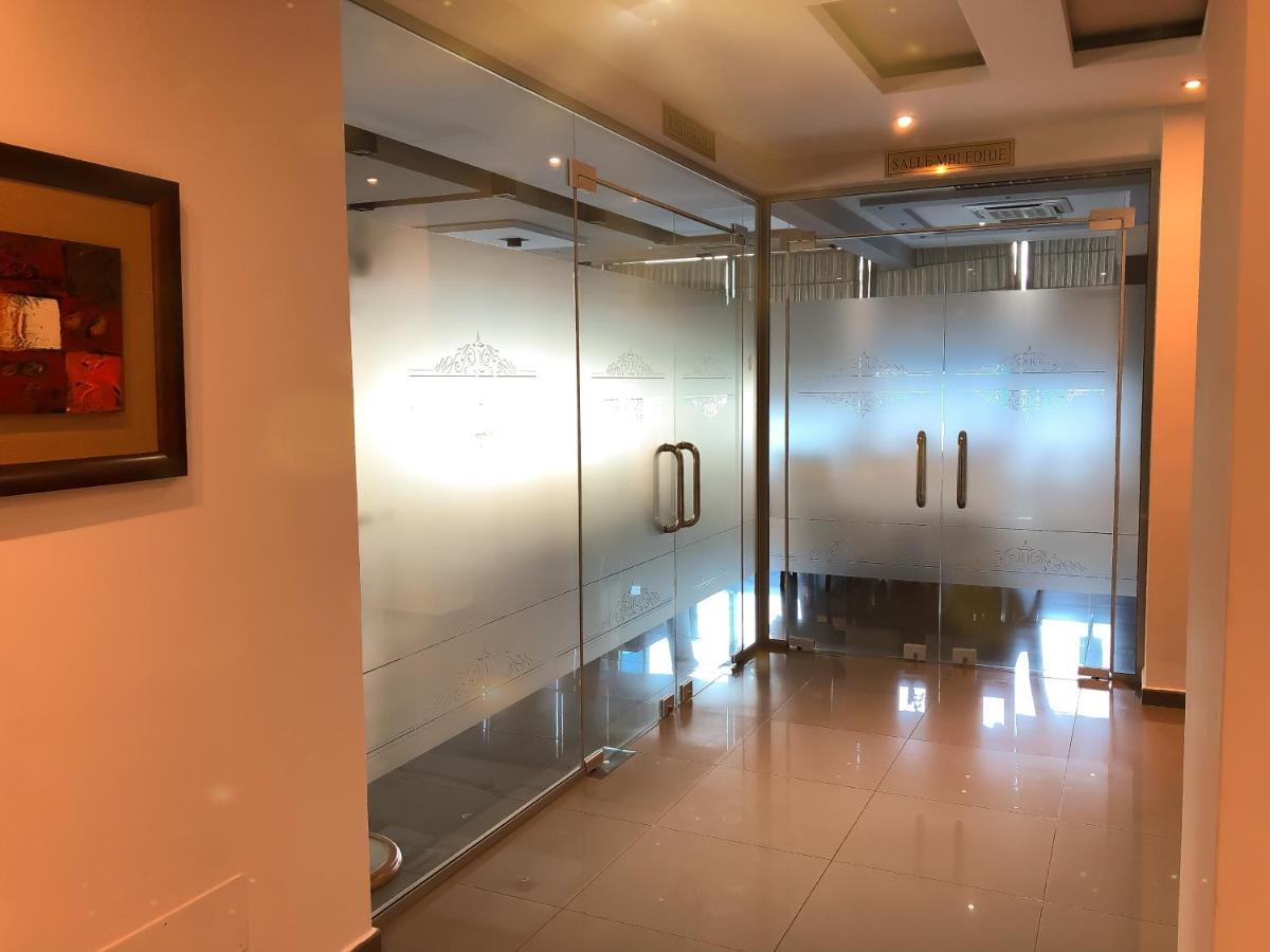 Hotel Arifi Shkodër エクステリア 写真