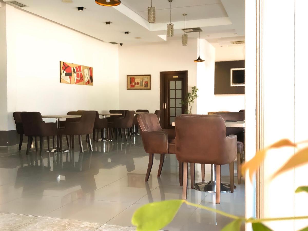 Hotel Arifi Shkodër エクステリア 写真