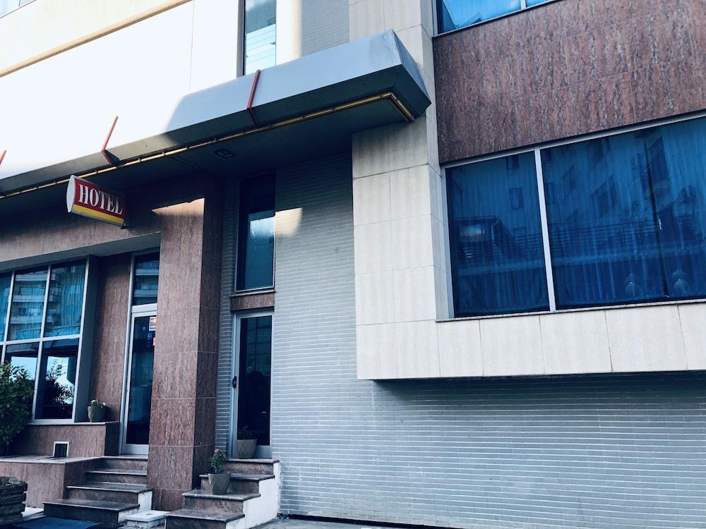 Hotel Arifi Shkodër エクステリア 写真