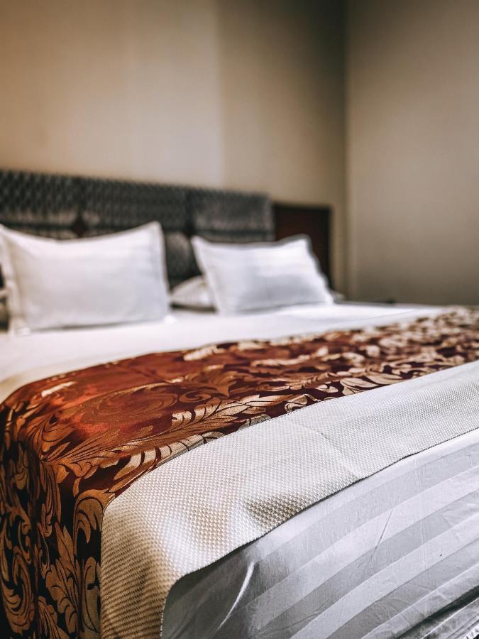 Hotel Arifi Shkodër エクステリア 写真
