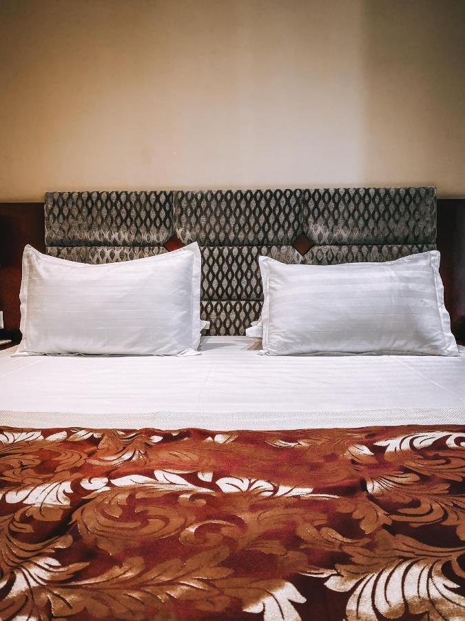 Hotel Arifi Shkodër エクステリア 写真