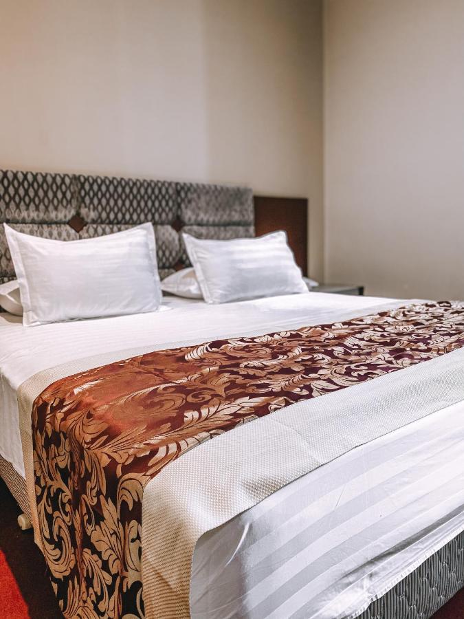 Hotel Arifi Shkodër エクステリア 写真