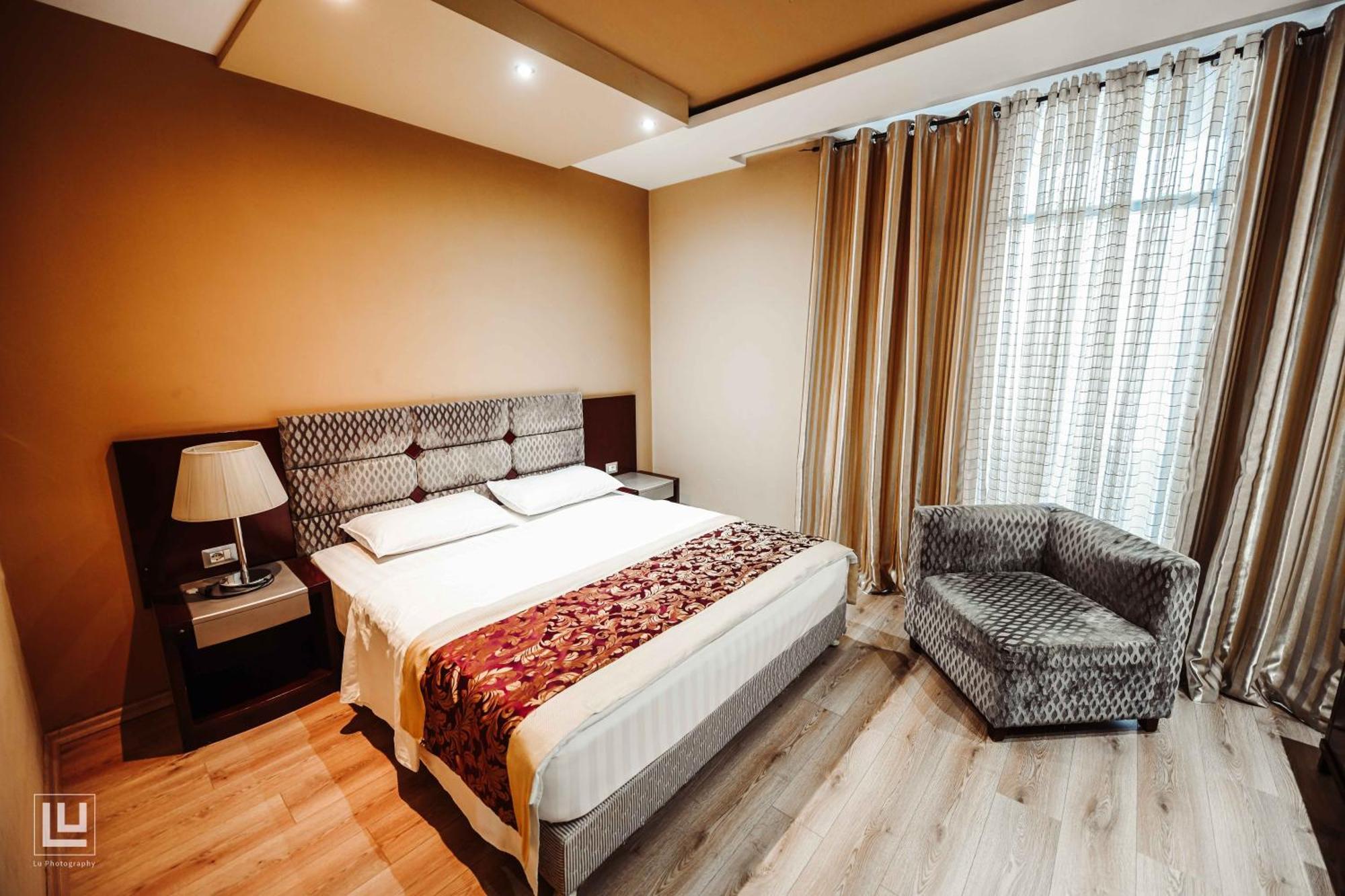 Hotel Arifi Shkodër エクステリア 写真